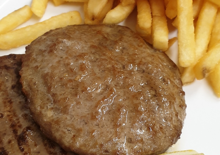 hamburger e patatine fritte